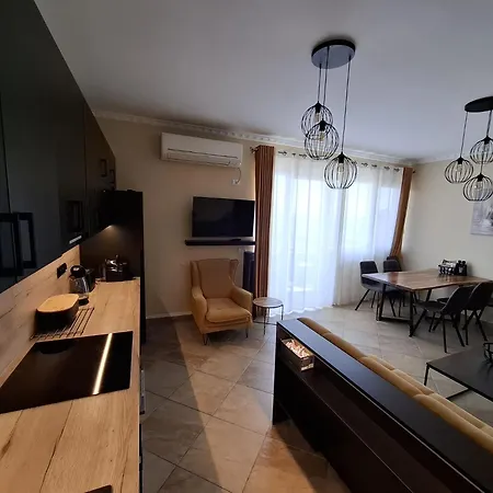 River Apartment Sarande